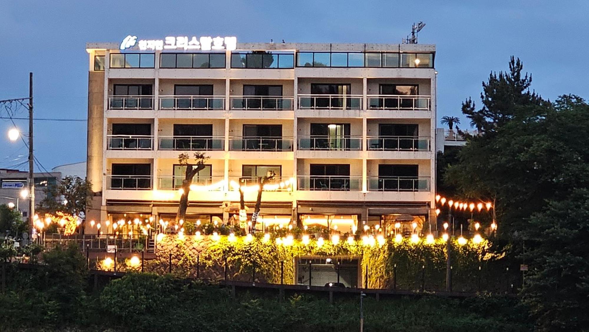 Cheonjiyeon Crystal Hotel Seogwipo Exterior photo