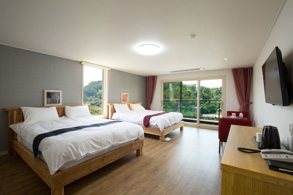 Cheonjiyeon Crystal Hotel Seogwipo Exterior photo